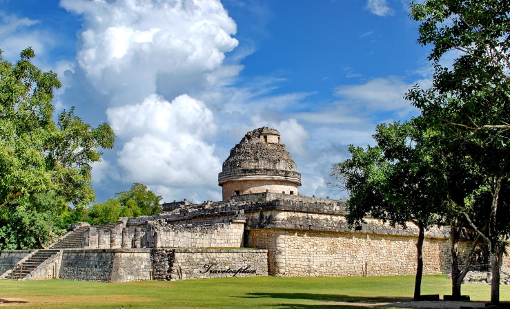 El Caracol - circular temple on a rectangular platform, also sacred to Kukulcan, served as an astronomical observatory.
